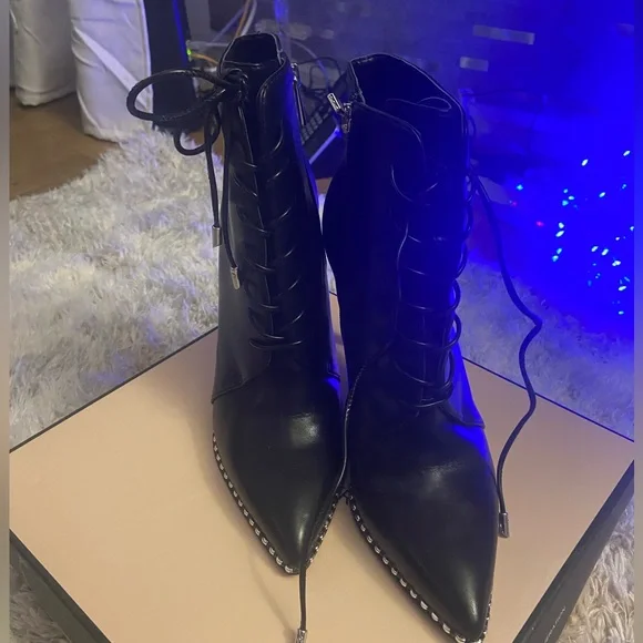 Gently Worn ‼️ Size 10 - Picture 8 of 10